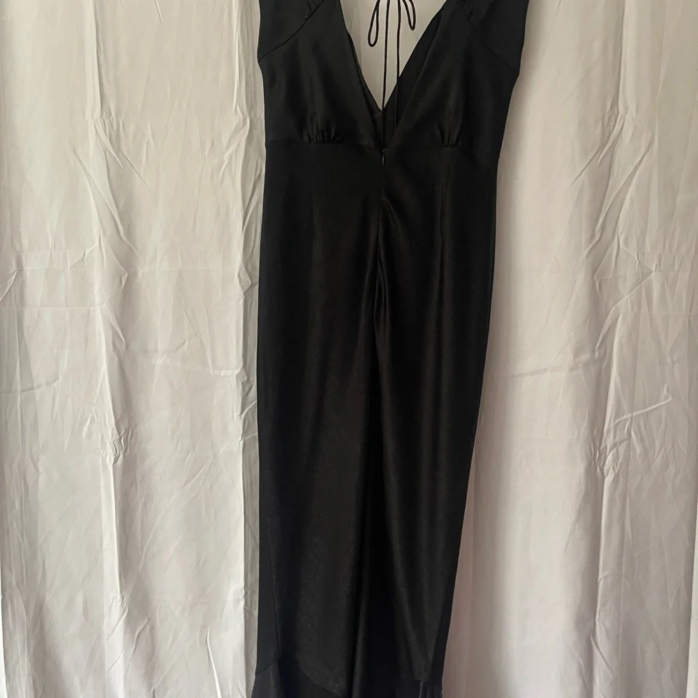 Lovers + Friends Ava Off the Shoulder Black Hammered Satin Fabric midi dress - Picture 7 of 8